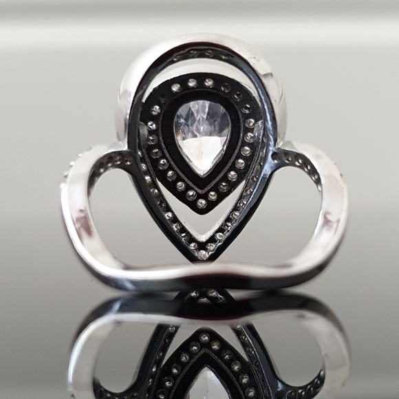 Exquisite Tear Drop Diamond Coctail Ring - Picture 3 of 4